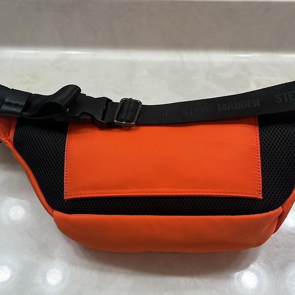 Steve Madden Travel Fanny Pack Sling Orange Large Nylon Bag Crossbody NWT - Picture 3 of 8